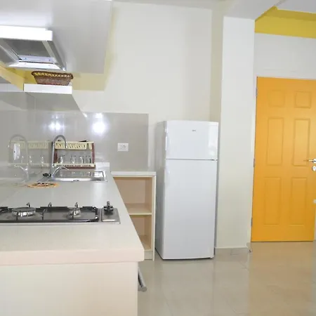 Florika מלון דירות 3*