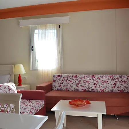 Florika Aparthotel 4*