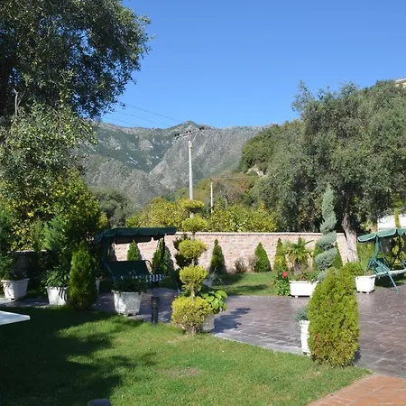 Florika Aparthotel 4*