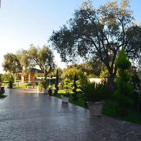 Florika מלון דירות 3*