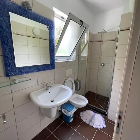 Florika Lägenhetshotell Borsh