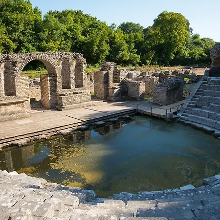 Florika Lägenhetshotell Borsh